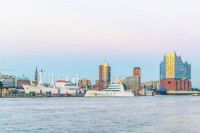 Elbpanorama AdobeStock_181276987_fws_.jpg