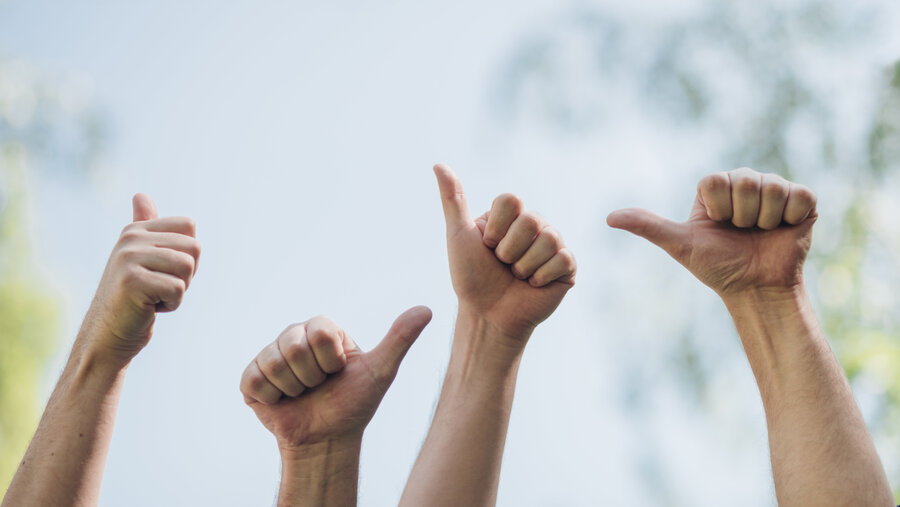 Hands gesturing cool